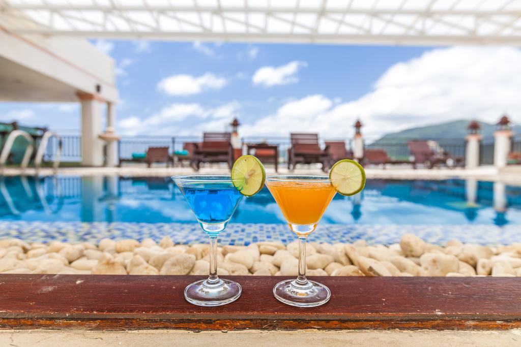 Az Hotel Patong Экстерьер фото