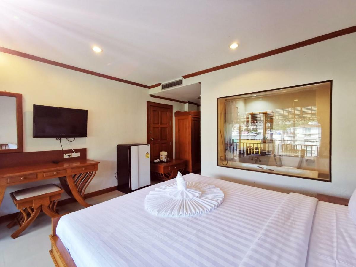Az Hotel Patong Экстерьер фото